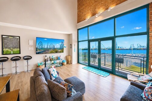 Downtown Waterfront Stunning Views of Cedar Point!