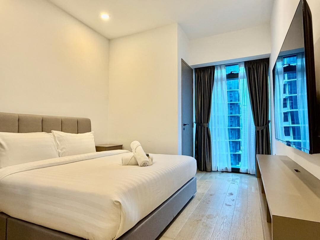 Desk, laptop workspace, iron/ironing board, free WiFi