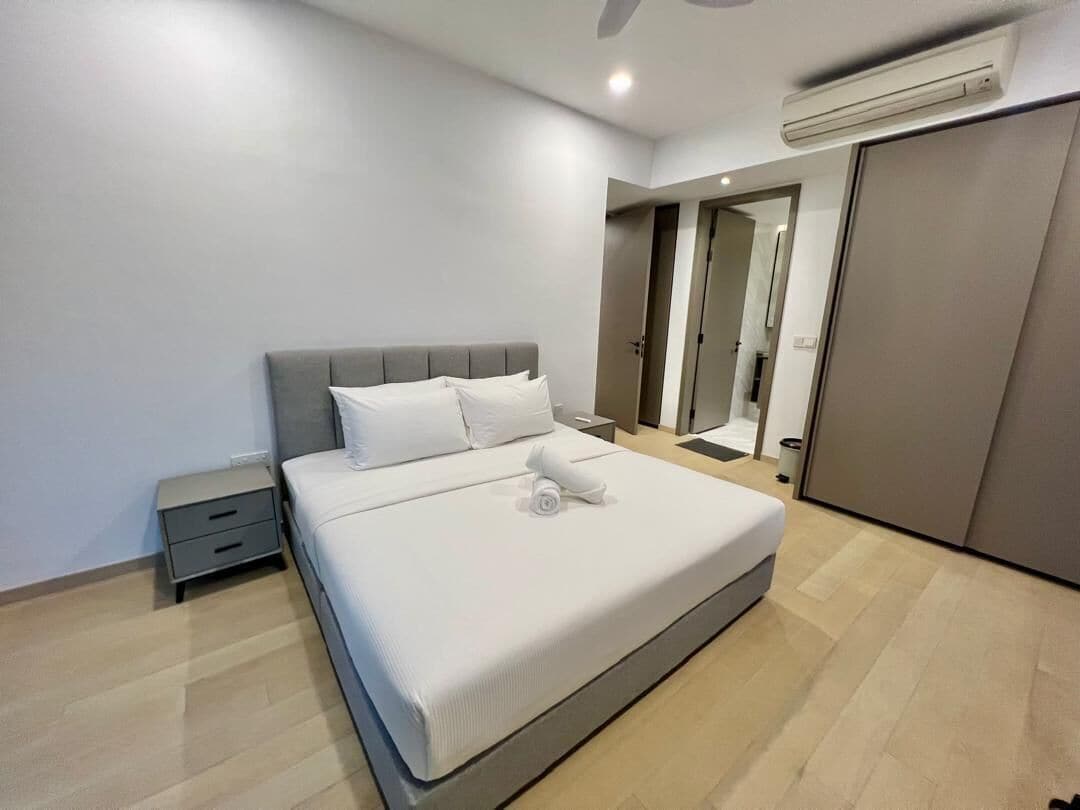 Desk, laptop workspace, iron/ironing board, free WiFi