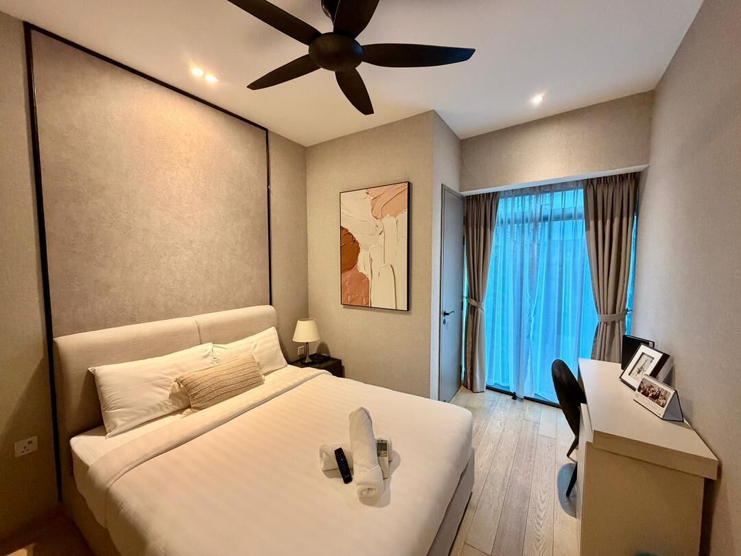 Desk, laptop workspace, iron/ironing board, free WiFi