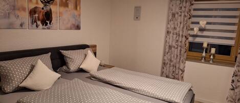 WiFi, bed sheets