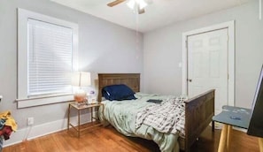 Iron/ironing board, internet, bed sheets
