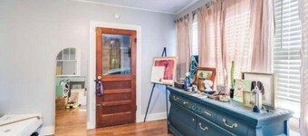 Cozy 2-bedroom house with AC in charming Lafayette
