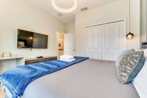 5 Schlafzimmer, Bügeleisen/Bügelbrett, Reisekinderbett, WLAN