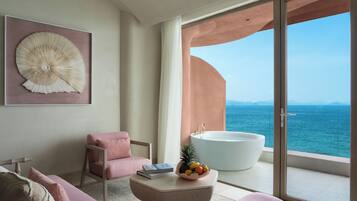Suite Comfort, vista oceano | Una scrivania, postazione laptop, tende oscuranti, insonorizzazione