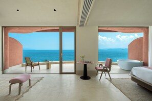 Superior Suite, Ocean View | Desk, laptop workspace, blackout curtains, soundproofing - Shenzhen Songshan SENSEA Mountain and Resort (Shenzhen)
