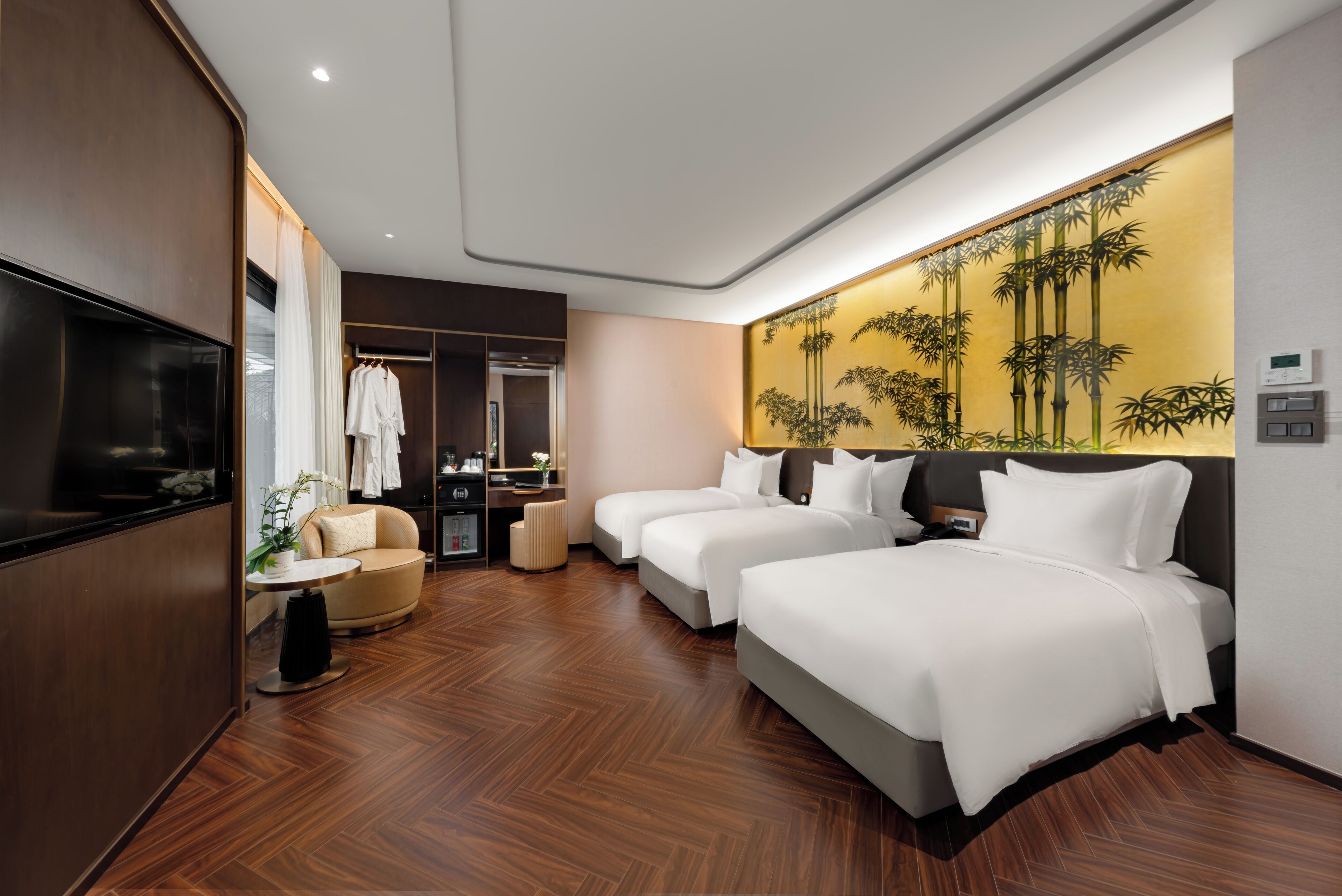 Chambre Triple Exécutive, balcon, vue fleuve | Bureau, fer et planche à repasser, Wi-Fi gratuit