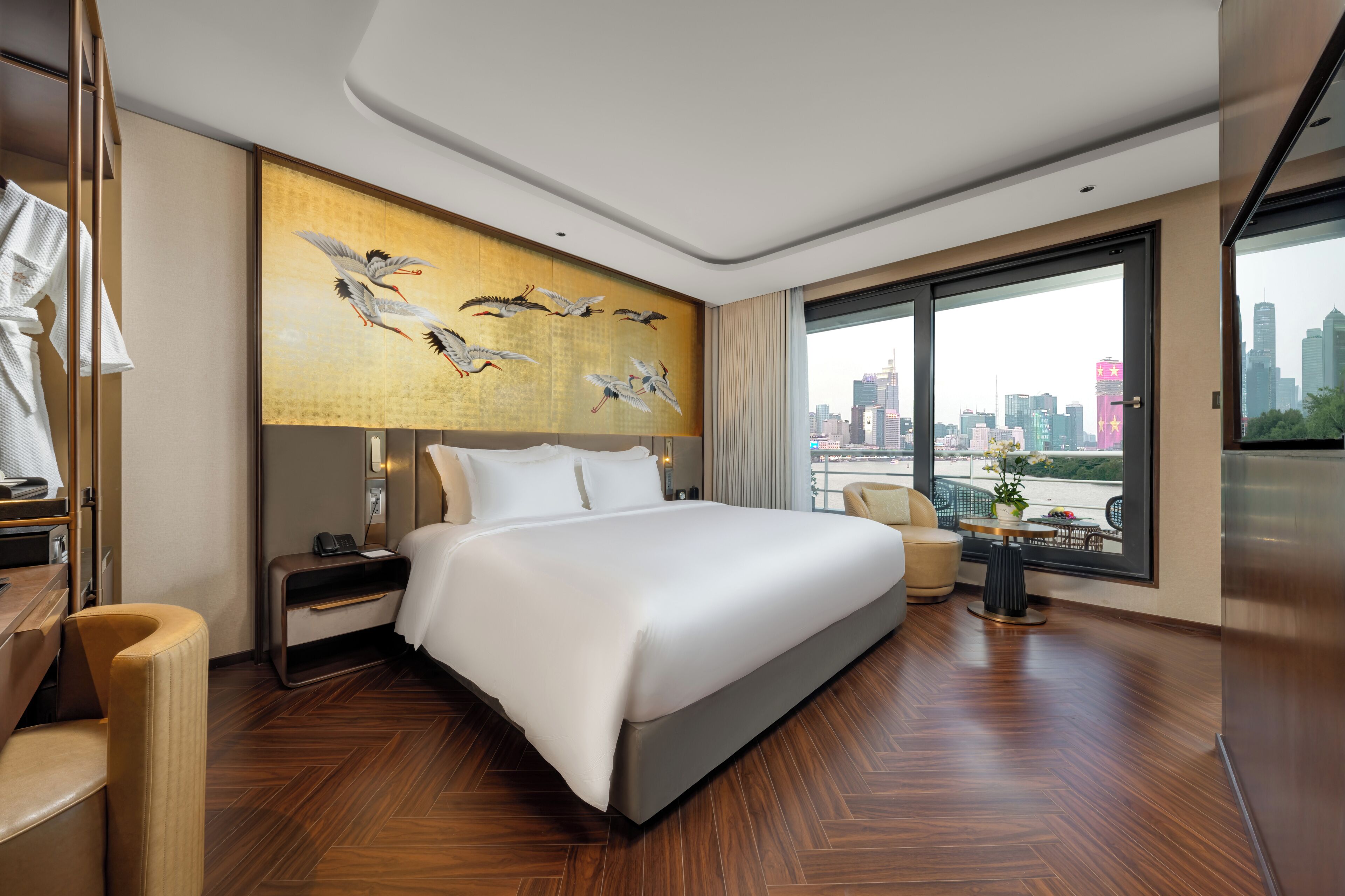 Chambre Exécutive, 1 très grand lit, balcon, vue fleuve | Bureau, fer et planche à repasser, Wi-Fi gratuit