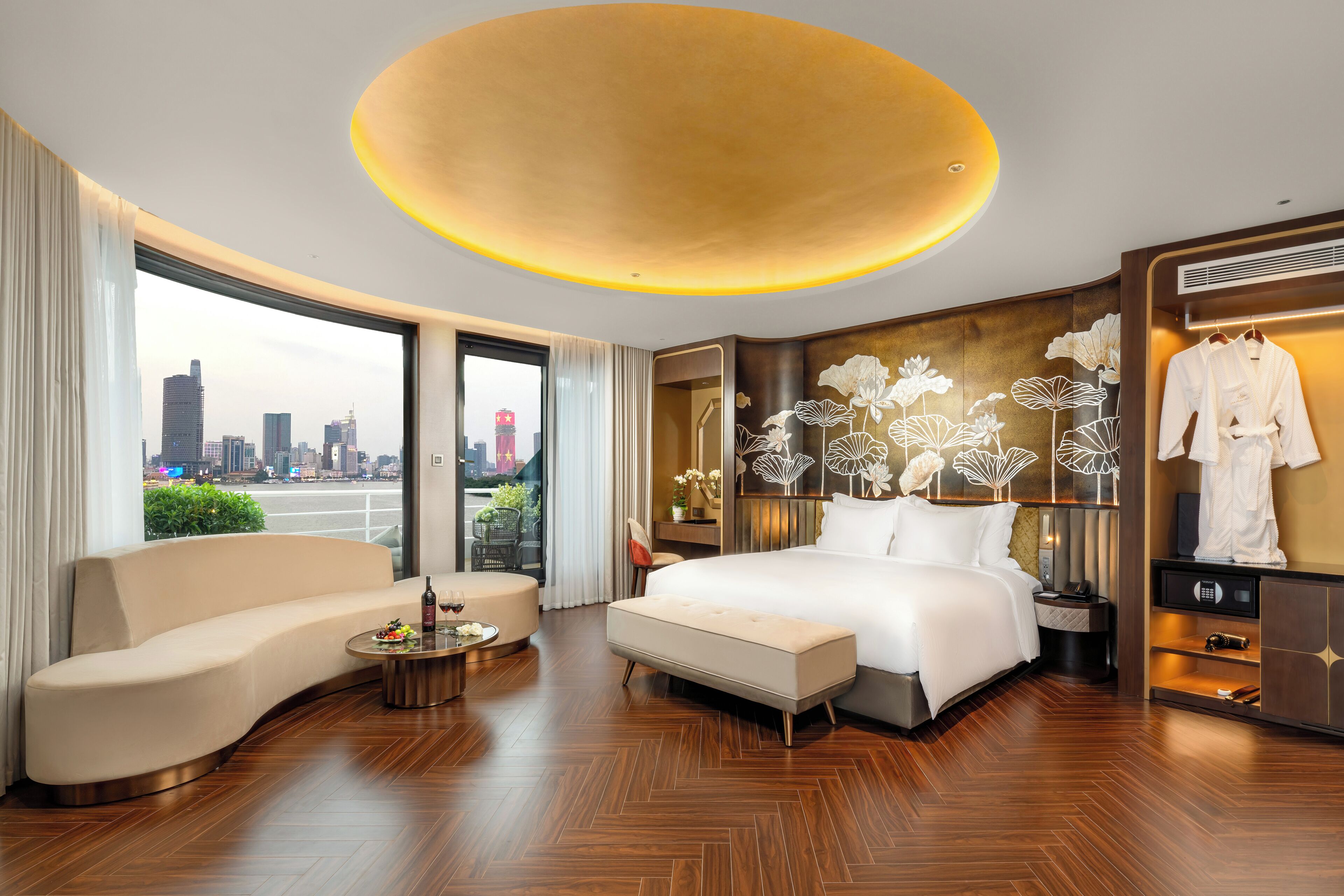 Suite Royale, balcon, vue fleuve | Bureau, fer et planche à repasser, Wi-Fi gratuit
