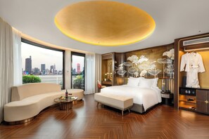 Suite Royale, balcon, vue fleuve | Bureau, fer et planche à repasser, Wi-Fi gratuit