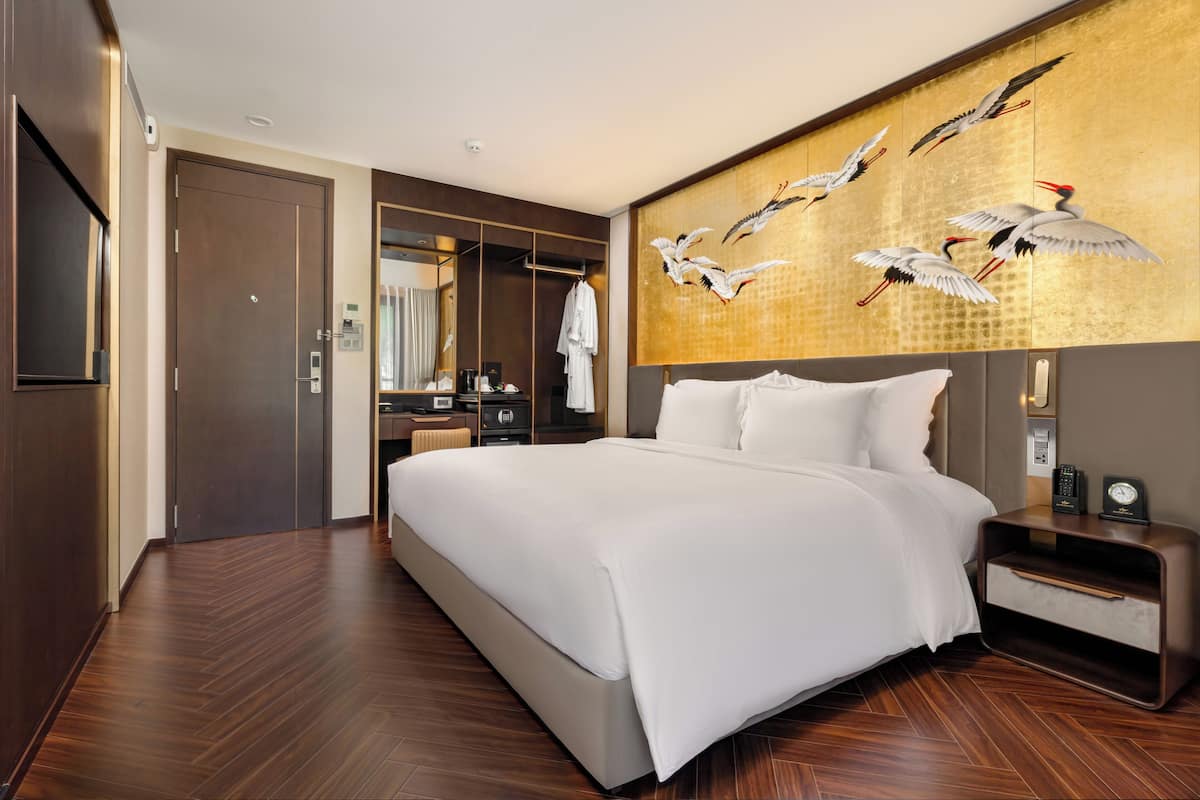 Executive Room, 1 King Bed, Balcony | Desk, iron/ironing board, free WiFi, wheelchair access