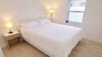 Silitysrauta/-lauta, Wi-Fi, vuodevaatteet
