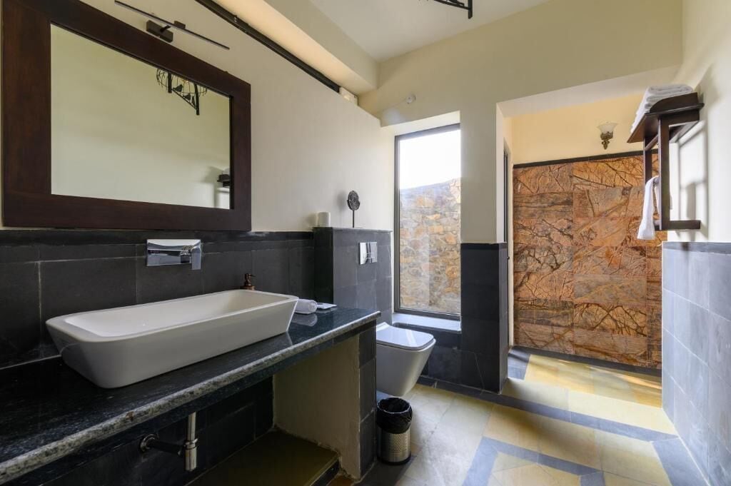 Deluxe villa, patio, uitzicht op tuin | Badkamer | Gratis toiletartikelen, een haardroger, handdoeken, toiletpapier