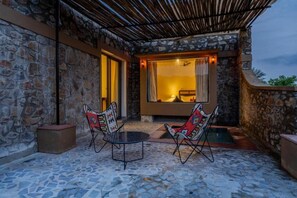 Superior-Villa, Terrasse, Gartenblick | Terrasse/Patio
