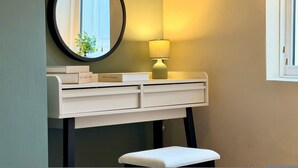A white vanity with a round mirror, a lamp, and a bench. - South Shields 3BR House Sleeps 6 Great for Group Stays (South Shields)