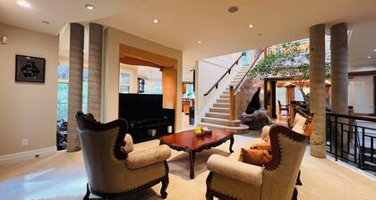 Luxury Van West Mansion Private Near DT for Groups