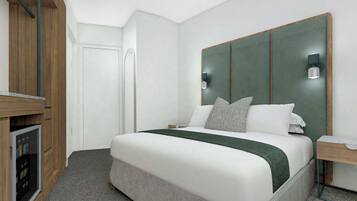 City Double Room | Desk, laptop workspace, soundproofing, iron/ironing board