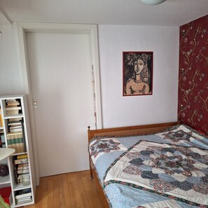 1 chambre, fer et planche à repasser, accès Internet, draps fournis