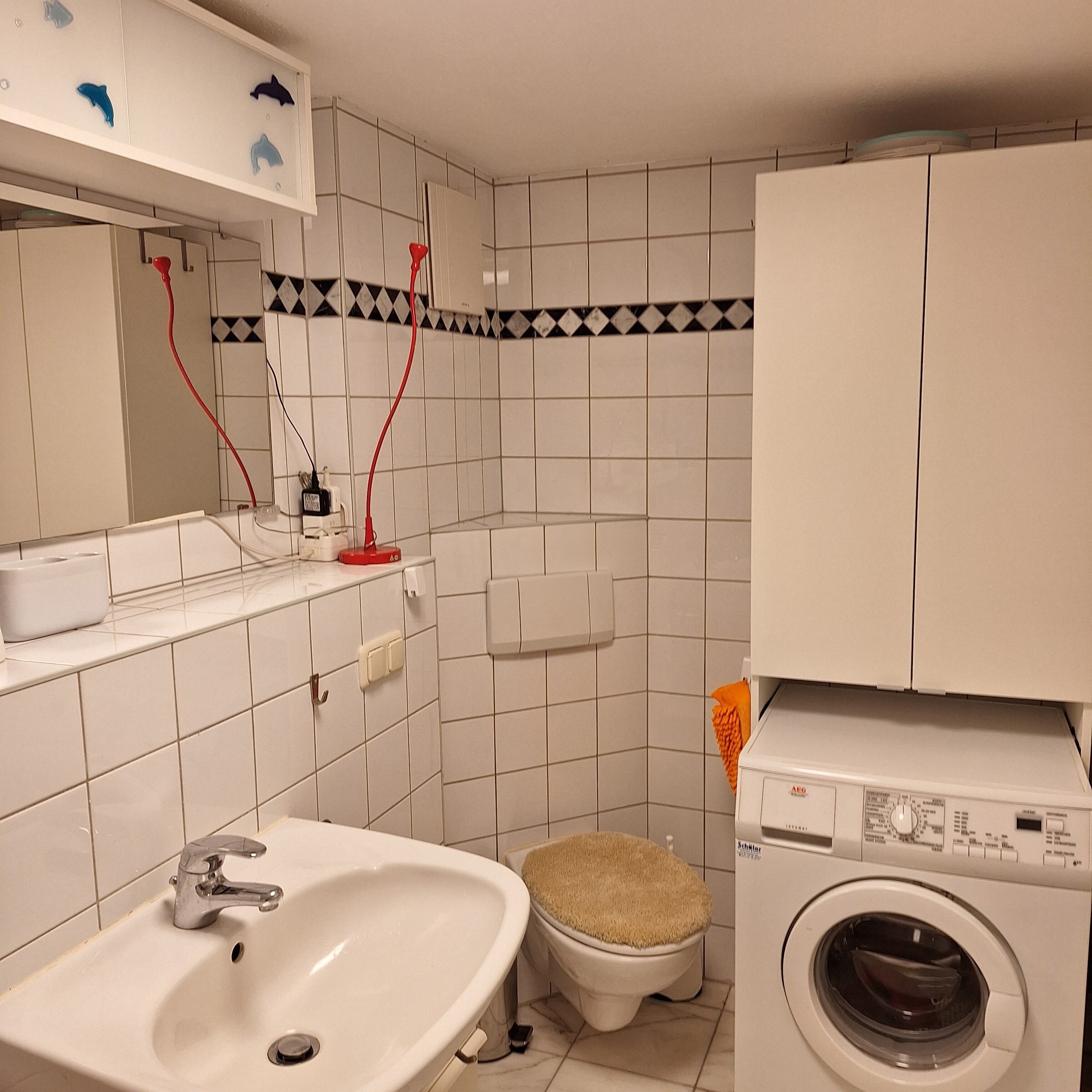 Haartrockner, Handtücher, Seife, Toilettenpapier