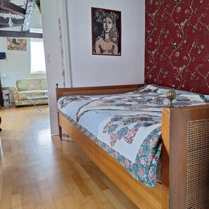 1 habitación, tabla de planchar con plancha, internet y ropa de cama 
