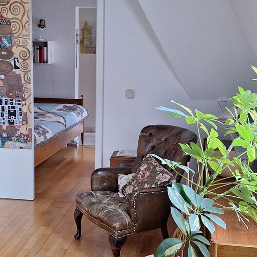 bright charming flat in a historical residential area- close to the city center