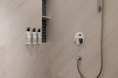 Standard Double Room, City View | Bathroom