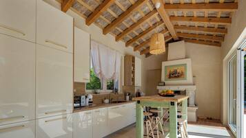 Luxury Villa, 4 Bedrooms, Microwave (Villa Stonica With Pool) | Private kitchen