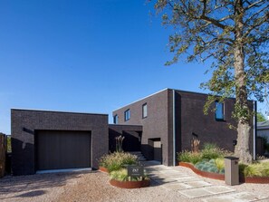 Exterior - Luxury villa with dock at the Veerse Meer (Kamperland)
