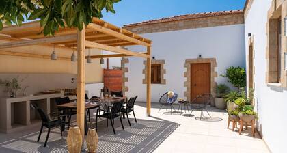 Viila Alvireon, 1 Big House and 1 external Deluxe Studio, Furnished Terrace,.