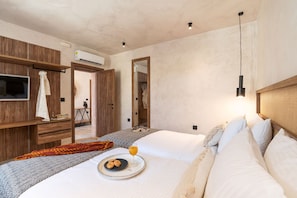 In-room safe, iron/ironing board, travel cot, free WiFi - Viila Alvireon, 1 Big House and 1 external Deluxe Studio, Furnished Terrace,. (Notia Rodos)