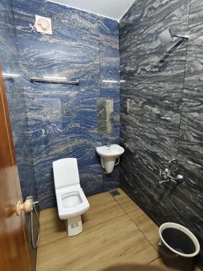 Bathroom - ARONIC beach hotel (VARKALA)