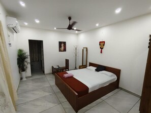 Soundproofing, iron/ironing board, free WiFi - ARONIC beach hotel (VARKALA)