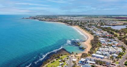 2 Bedroom Unit with Beach & Golf at your doorstep!
