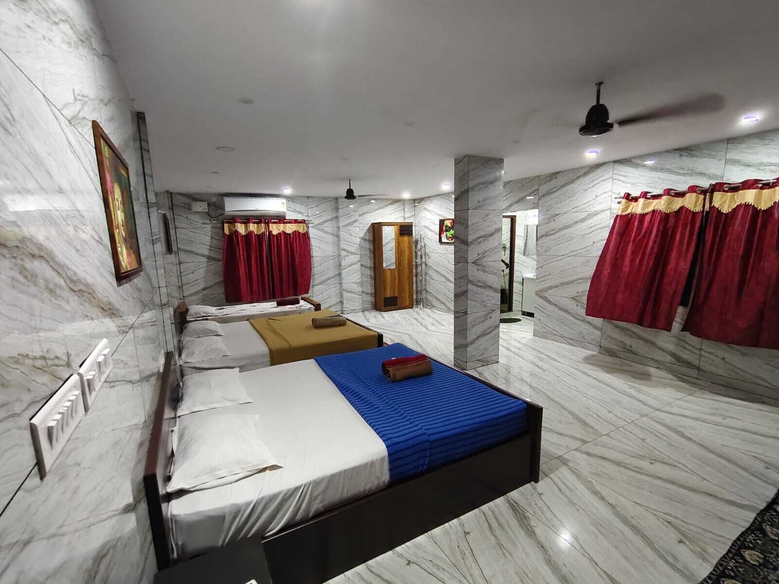 Family Quadruple Room | Laptop workspace, free WiFi