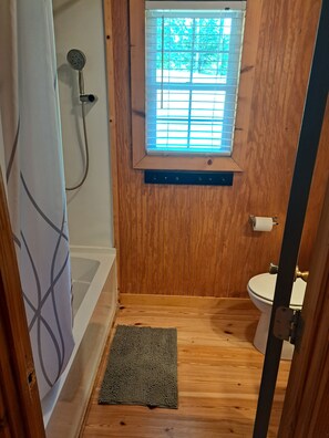 Handtücher, Seife, Toilettenpapier