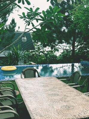 รับประทานอาหารกลางแจ้ง