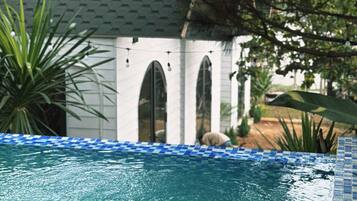 Classic Chalet, Lake View | Pool
