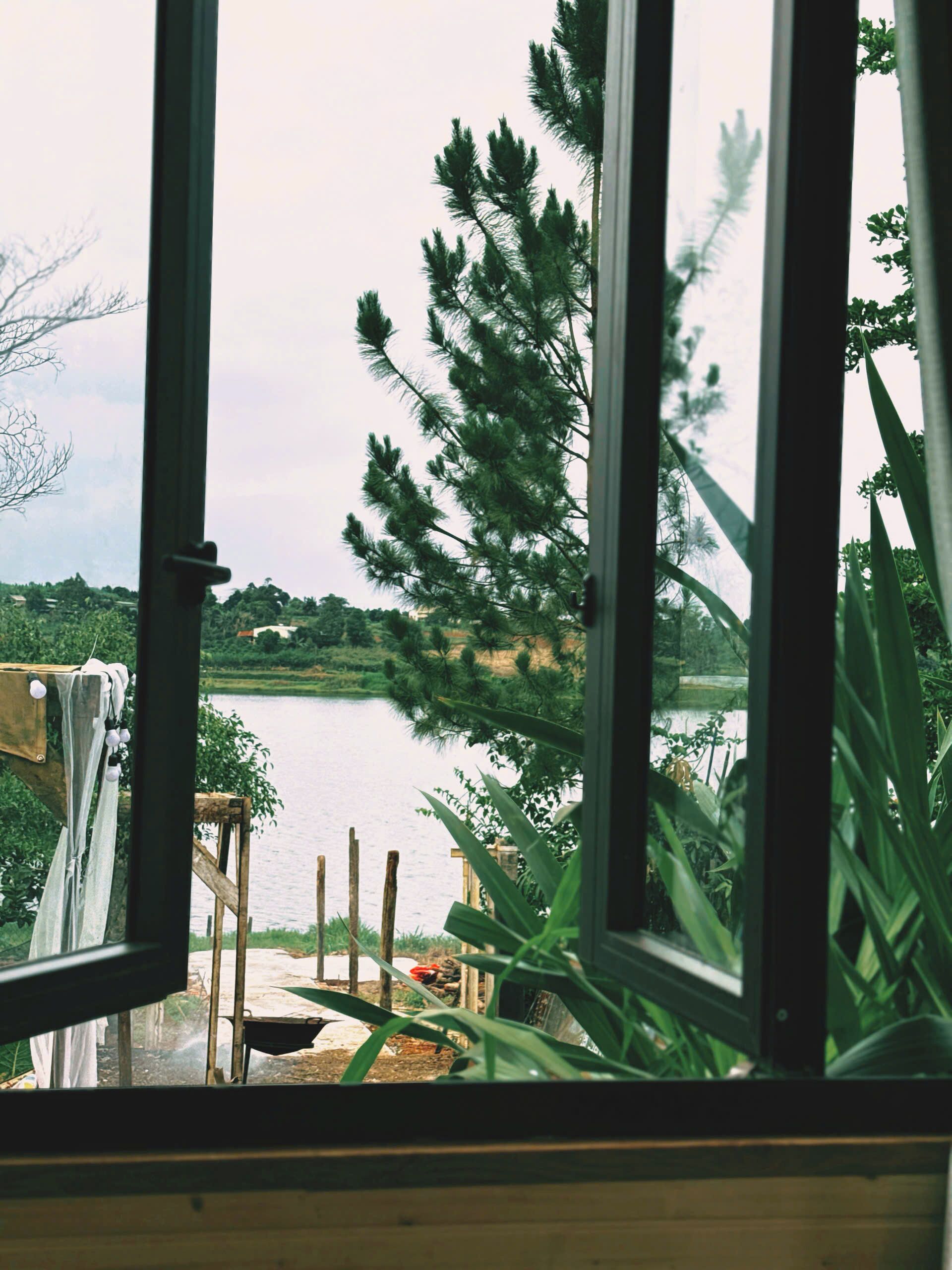 Basic Bungalow, Lake View | Interior