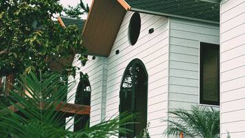 Basic Bungalow, Lake View | Exterior