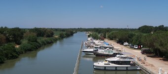 Small fisherman's cottage in a Petite Camargue hamlet