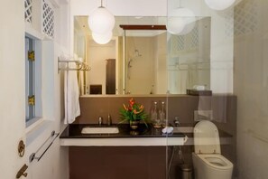 Classic-Studio, Balkon | Badezimmer