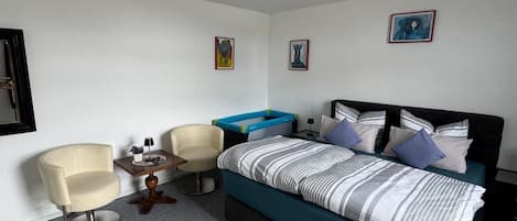 Iron/ironing board, bed sheets