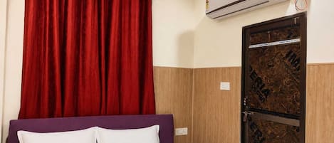 Standard Room | Free WiFi, bed sheets