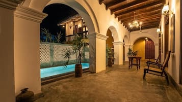 Studio Klasik, balkon, pemandangan kebun | Kolam renang