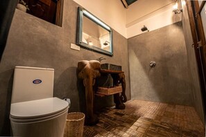 Classic-Studio, Balkon, Gartenblick | Badezimmer