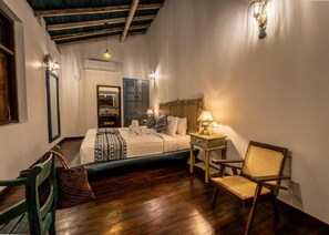 Classic-Studio, Balkon, Gartenblick | Schallisolierte Zimmer, Bügeleisen/Bügelbrett, kostenloses WLAN