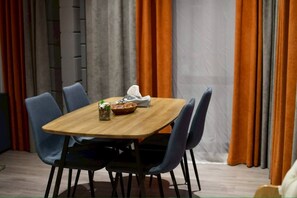 Dining - MATRYOSHKA HOUSE (Yoichi)