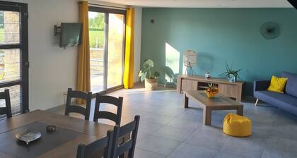 10-person country cottage