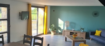 10-person country cottage