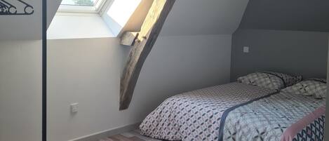WiFi, bed sheets